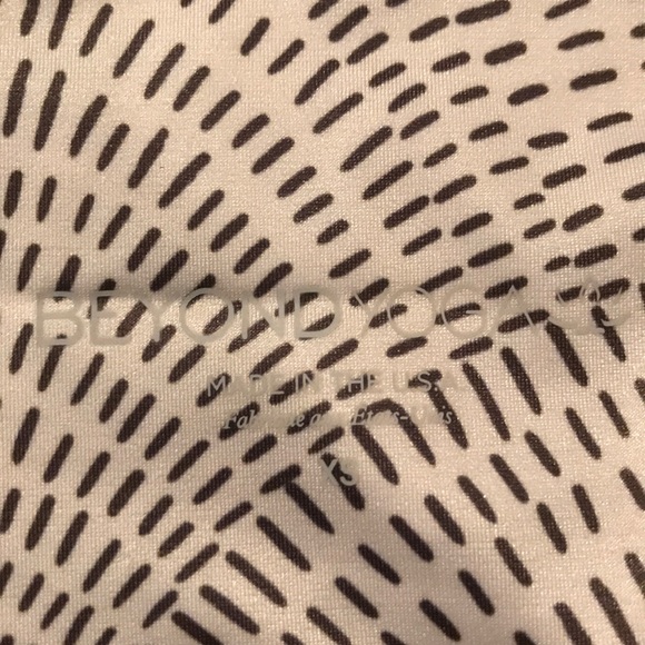 NWT Beyond Yoga Lux Midi Legging in Etched Fan - Picture 3 of 3